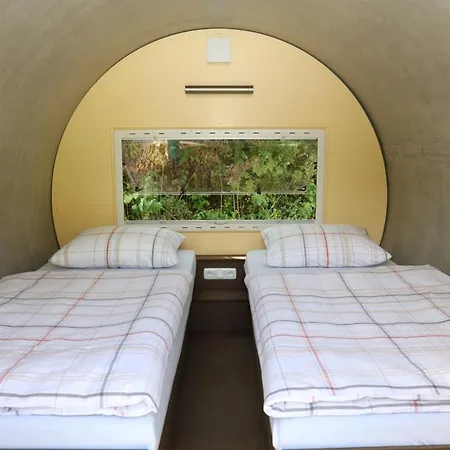 Rohrenhotel Jugendzentrum Lüks kamp alanı *