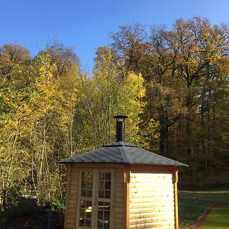 Rohrenhotel Jugendzentrum *